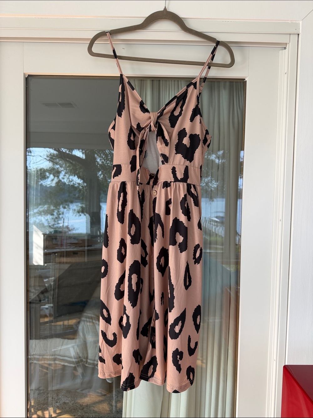 😎 Sleeveless Tie-Back Midi Dress in Blush with Black Leopard Print